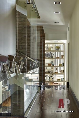 Фото интерьера библиотеки дома в современном стиле