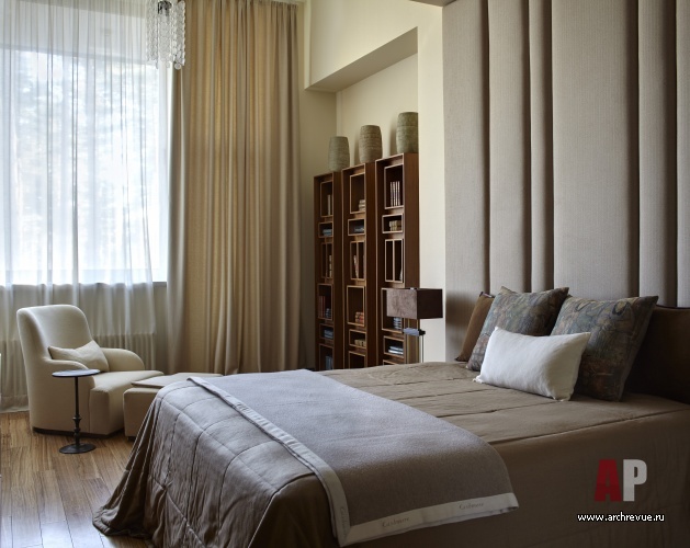 Фото интерьера спальни дома в современном стиле