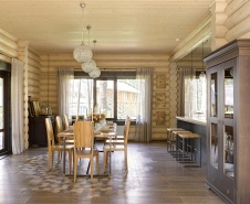 Фото интерьера столовой дома в стиле шале