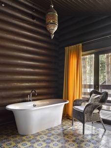Фото интерьера ванной комнаты дома в стиле шале