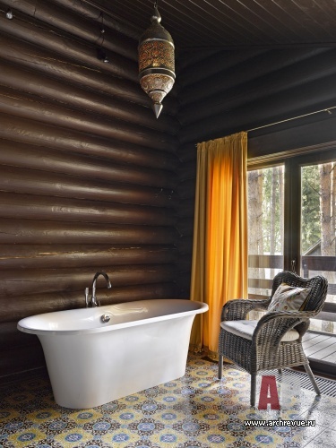 Фото интерьера ванной комнаты дома в стиле шале