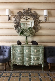 Фото интерьера входной зоны дома в стиле неоклассика