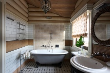 Фото интерьера ванной дома в стиле неоклассика