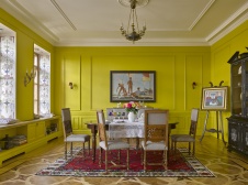 Фото интерьера столовая двухэтажной квартиры в классическом стиле