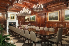 Фото интерьера столовой резиденции в дворцовом стиле