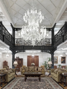 Фото интерьера гостиной резиденции в дворцовом стиле