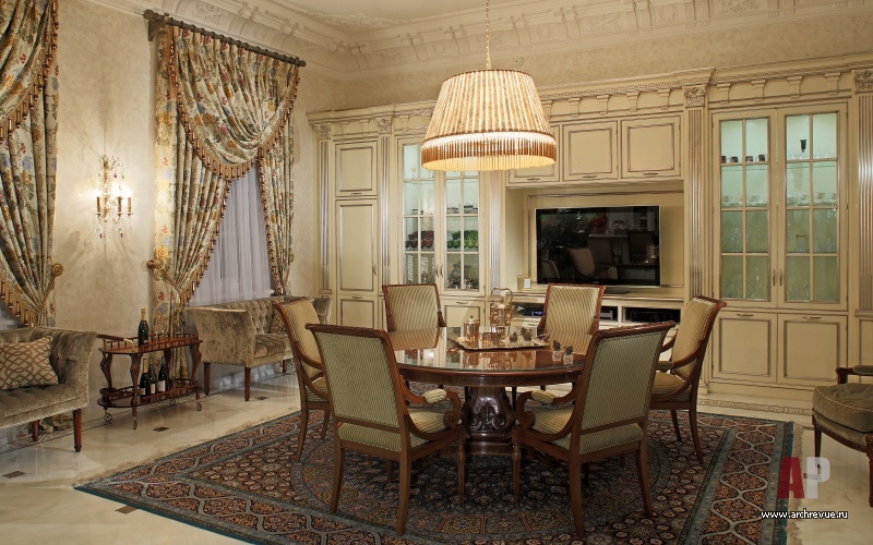Фото интерьера столовой резиденции в дворцовом стиле