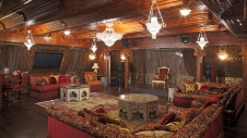 Фото интерьера домашнего кинотеатра резиденции в дворцовом стиле Фото интерьера мансарды резиденции в дворцовом стиле