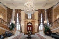 Фото интерьера холла резиденции в дворцовом стиле