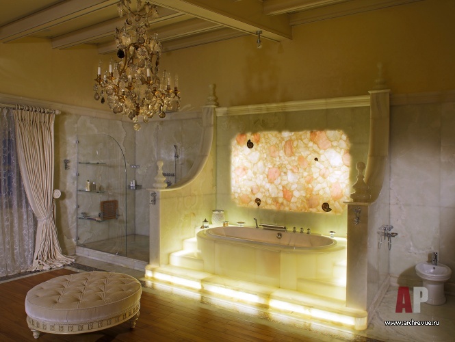 Фото интерьера санузла дома в дворцовом стиле