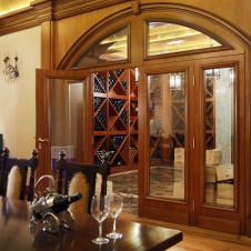 Фото интерьера винотеки дома в дворцовом стиле