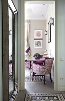 Фото интерьера столовой небольшой квартиры в стиле неоклассика