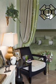 Фото интерьера спальни небольшой квартиры в стиле неоклассика