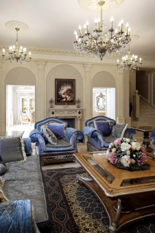 Фото интерьера гостиной в классическом стиле