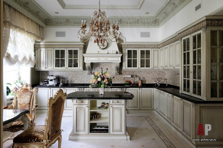 Фото интерьера кухни в классическом стиле