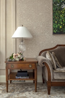 Фото интерьера гостиной квартиры в стиле неоклассика