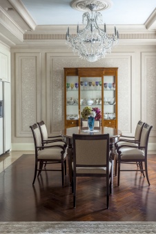 Фото интерьера столовой квартиры в стиле неоклассика