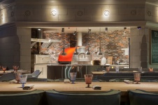 Фото интерьера открытой кухни ресторана в стиле китч