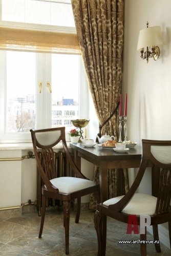 Фото интерьера столовой квартиры в стиле ампир