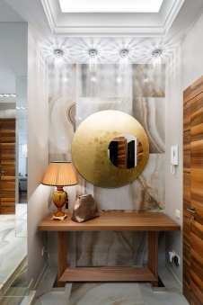 Фото интерьера входной зоны квартиры в стиле неоклассика