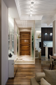 Фото интерьера входной зоны квартиры в стиле неоклассика