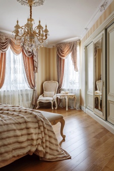 Фото интерьера спальни квартиры в классическом стиле