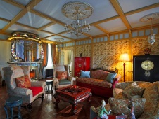 Фото интерьера каминной дома в стиле неоклассика