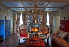 Фото интерьера каминной дома в стиле неоклассика