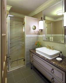 Фото интерьера санузла дома в стиле неоклассика