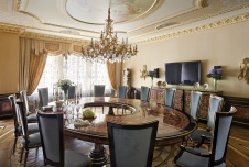 Фото интерьера столовой резиденции в дворцовом стиле