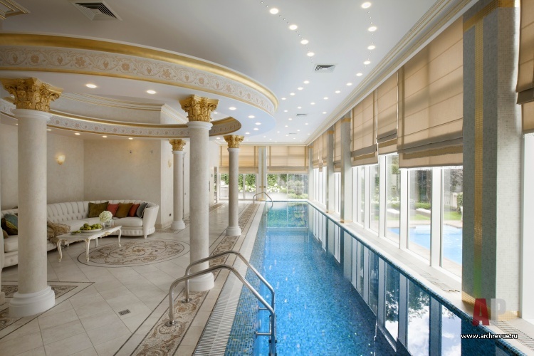 Фото интерьера бассейна резиденции в дворцовом стиле