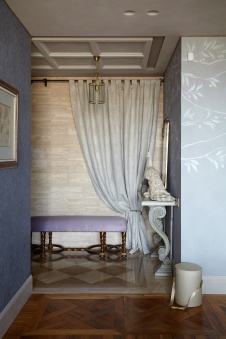 Фото интерьера входной зоны квартиры в стиле неоклассика