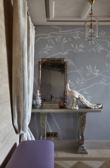 Фото интерьера входной зоны квартиры в стиле неоклассика