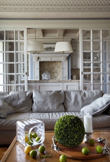 Фото интерьера кухни квартиры в стиле неоклассика