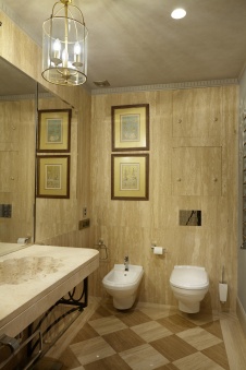 Фото интерьера санузла квартиры в стиле неоклассика