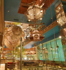 Фото интерьера зала ресторана в современном стиле