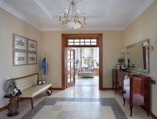 Фото интерьера входная зона дома в стиле неоклассика