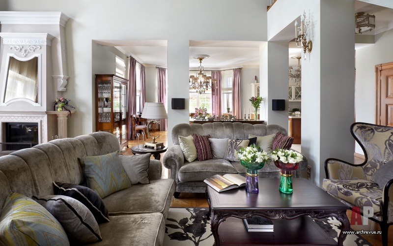 Фото интерьера гостиной дома в стиле неоклассика