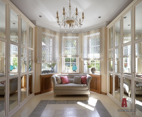 Фото интерьера гардеробной дома в стиле неоклассика