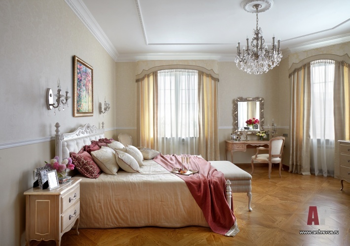 Фото интерьера спальни дома в стиле неоклассика