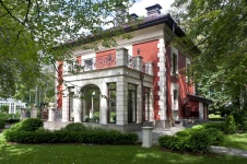 Фото фасада дома в дворцовом стиле