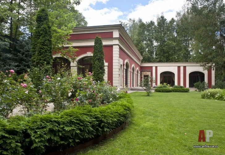 Фото фасада дома в дворцовом стиле