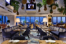 Фото интерьера зала ресторана в эко-стиле