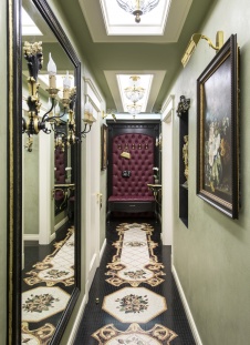 Фото интерьера входной зоны квартиры в стиле неоклассика