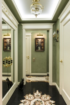 Фото интерьера коридора квартиры в стиле неоклассика