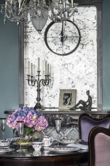 Фото интерьера столовой квартиры в стиле неоклассика