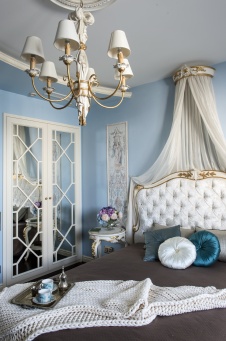Фото интерьера спальни квартиры в стиле неоклассика