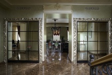 Фото интерьера входной зоны дома в стиле фьюжн