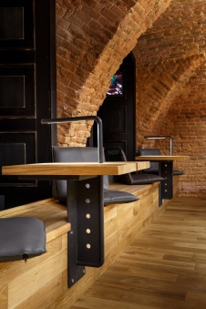 Фото интерьера зала ресторана в современном стиле