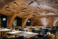 Фото интерьера зала ресторана в современном стиле